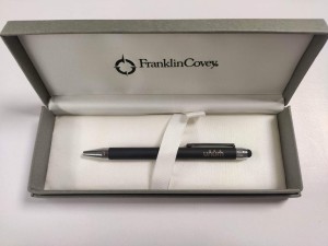 Długopis Franklin Covey Newbury (czarny lakier, wykończenia chromowane, stylus, etui prezentowe)